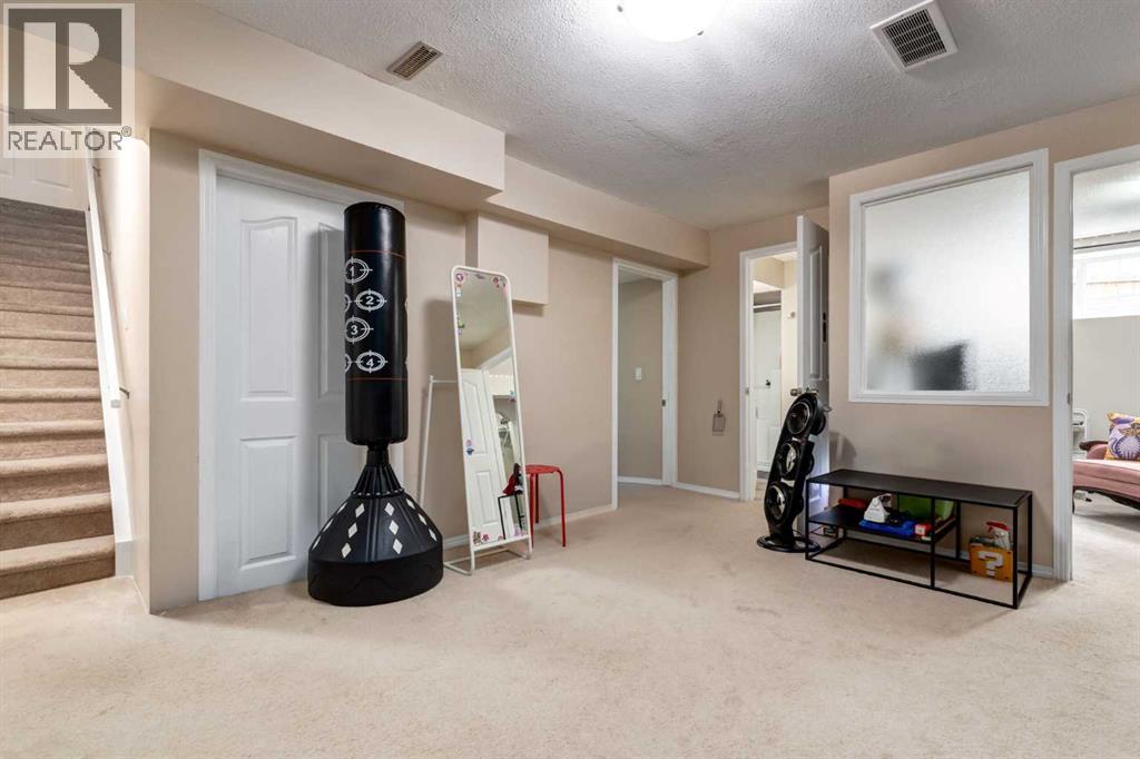 82 Everglen Crescent SW - 42