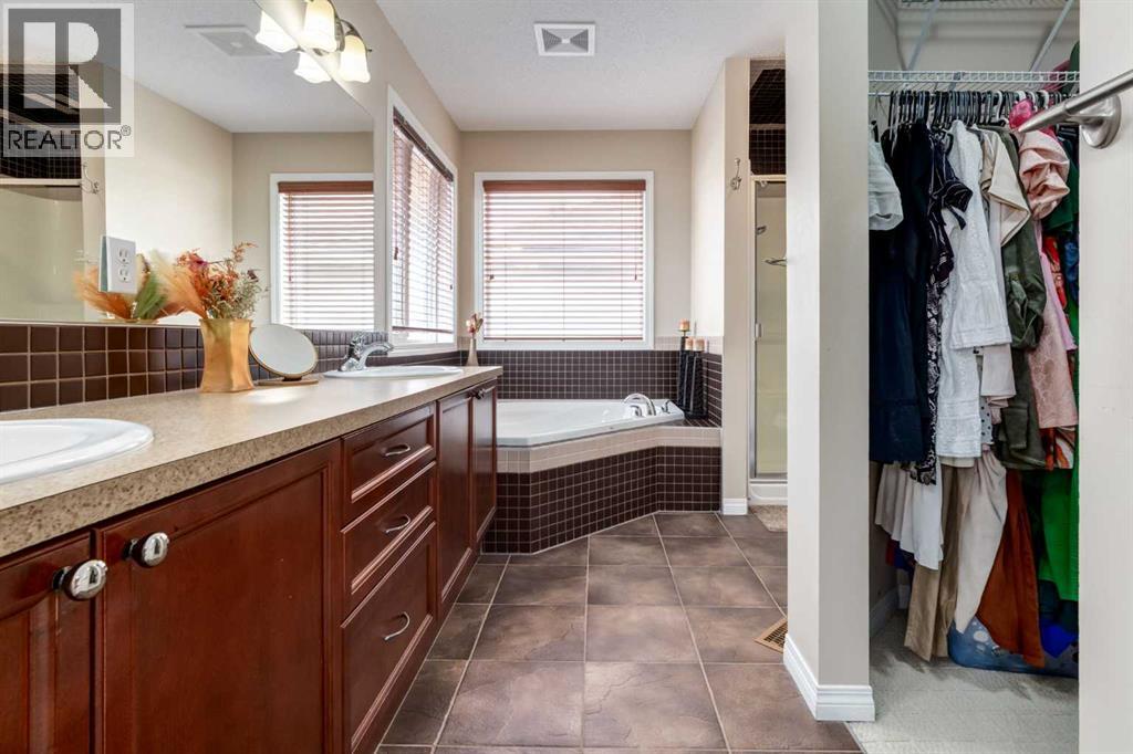 82 Everglen Crescent SW - 31