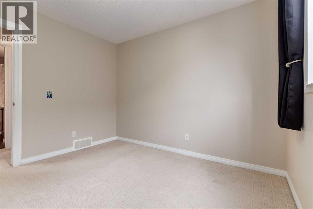 82 Everglen Crescent SW - 36