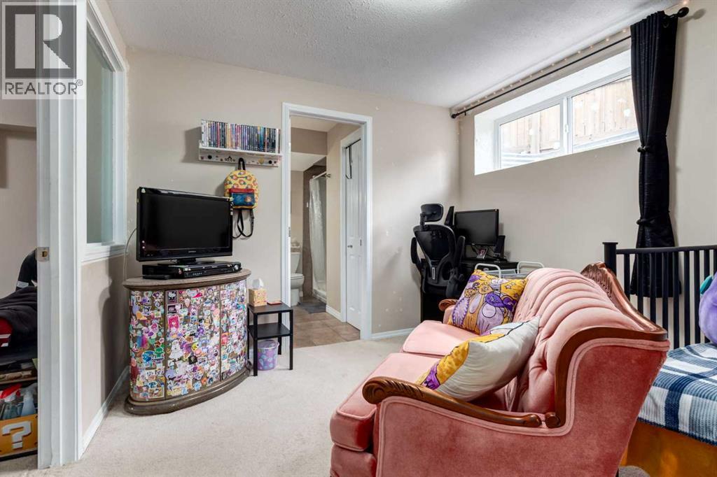 82 Everglen Crescent SW - 47