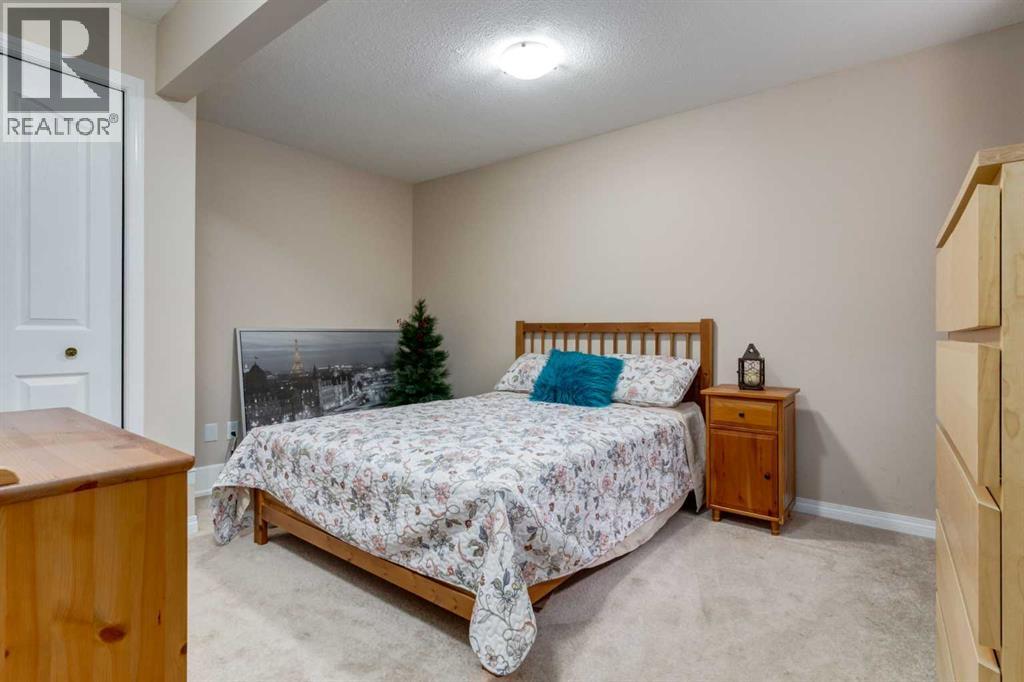 82 Everglen Crescent SW - 45