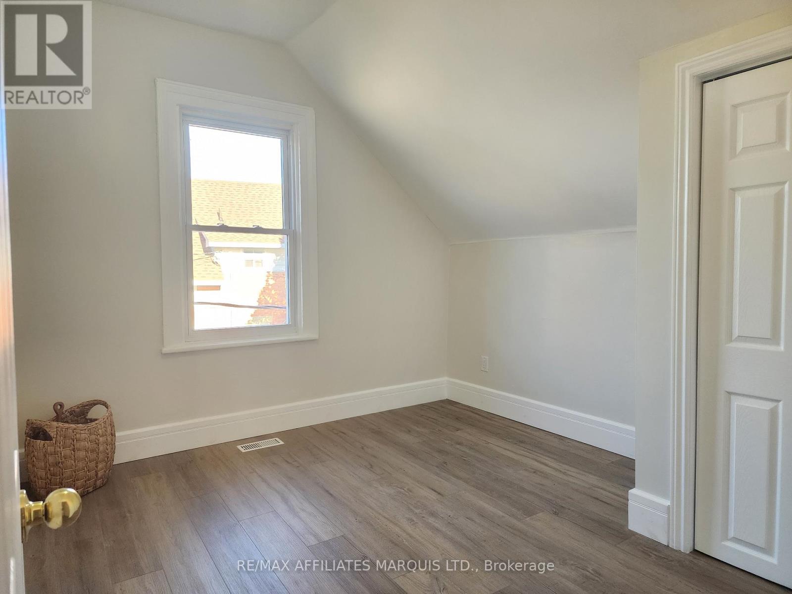 12 OAK STREET - 18