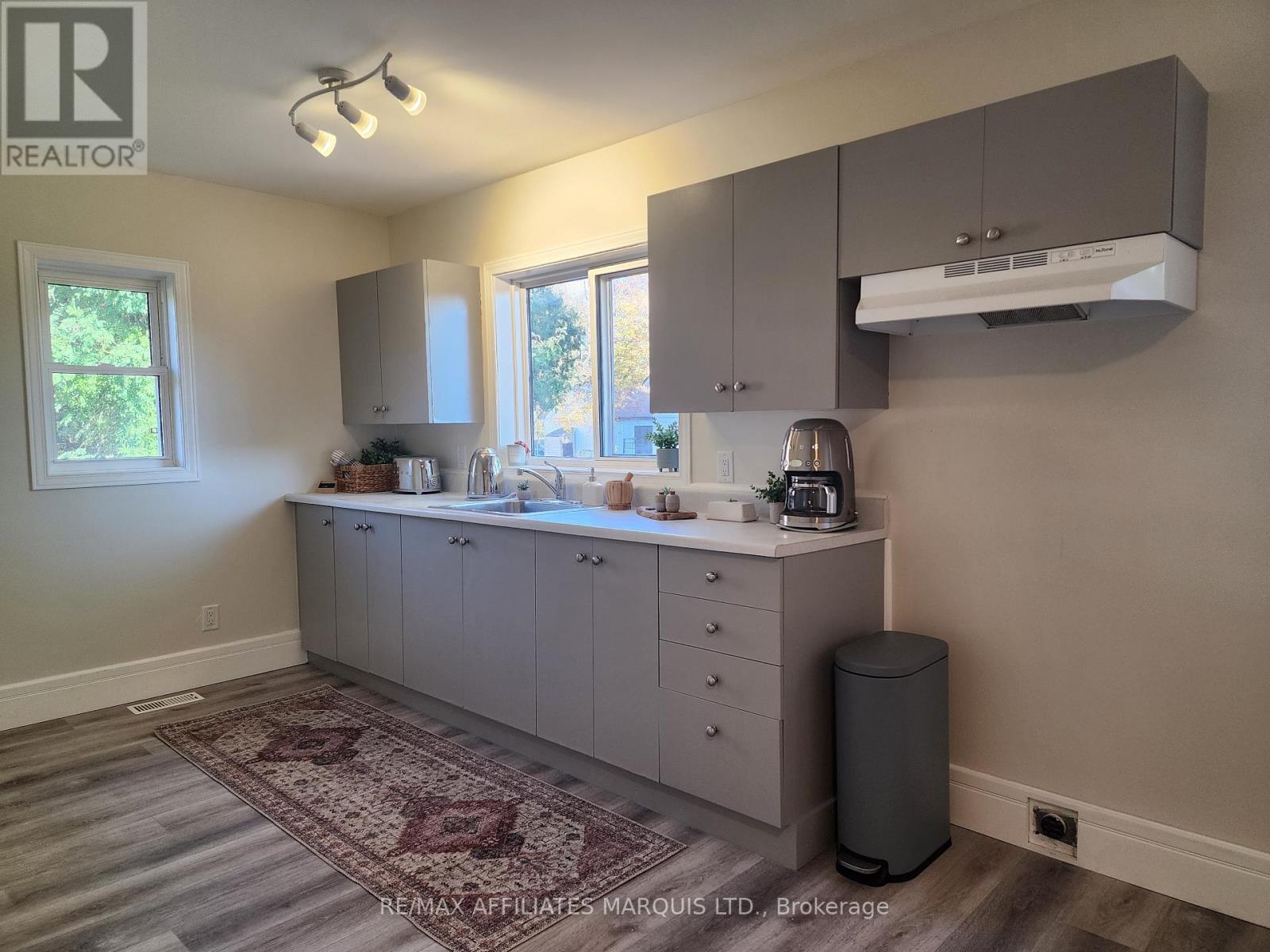 12 OAK STREET - 11