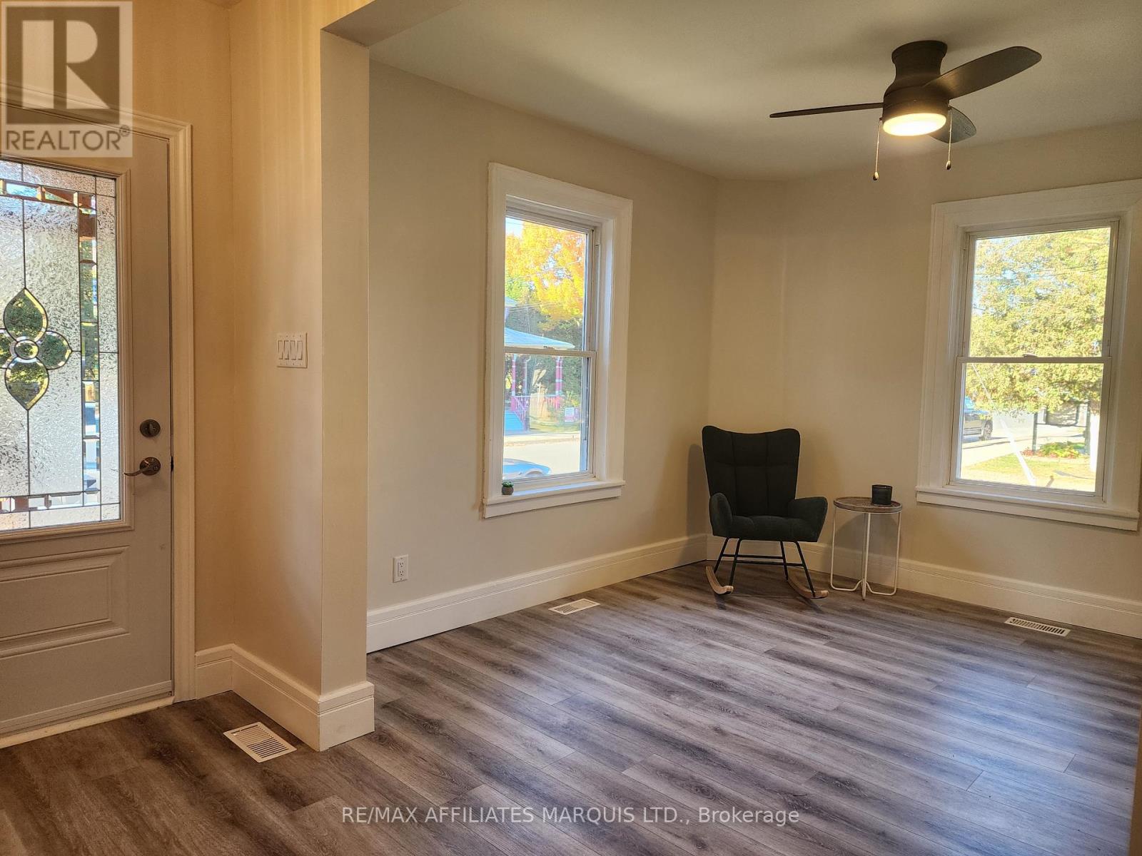 12 OAK STREET - 24