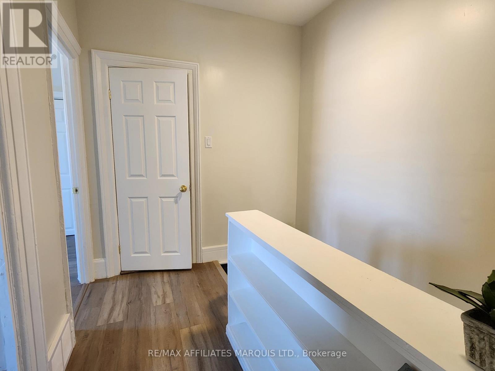 12 OAK STREET - 23