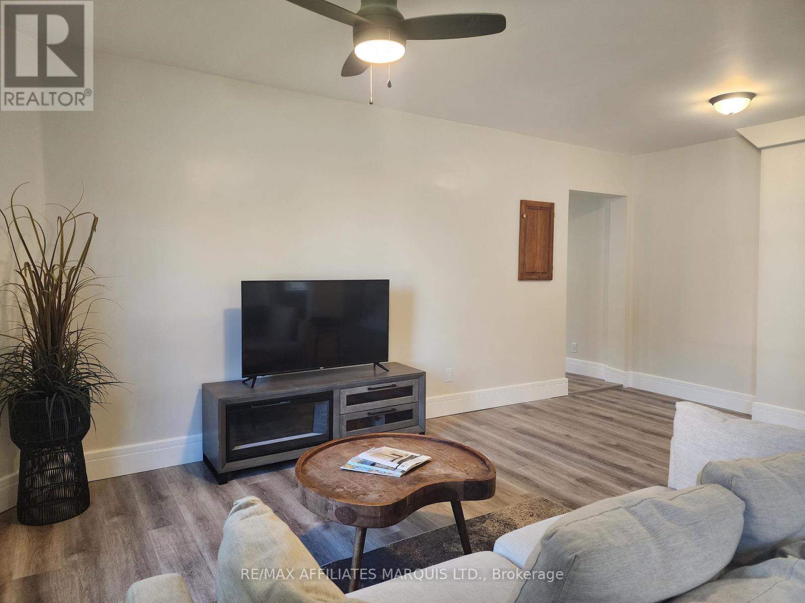 12 OAK STREET - 5