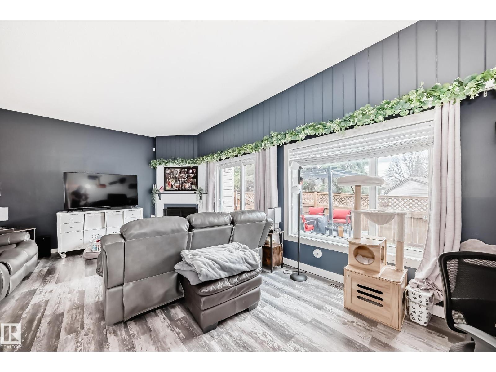32 GRANDIN WOODS, St. Albert