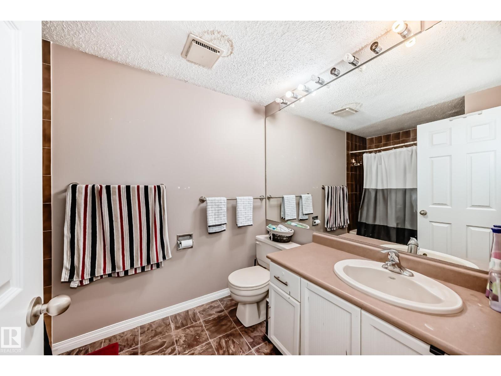 32 GRANDIN WOODS, St. Albert