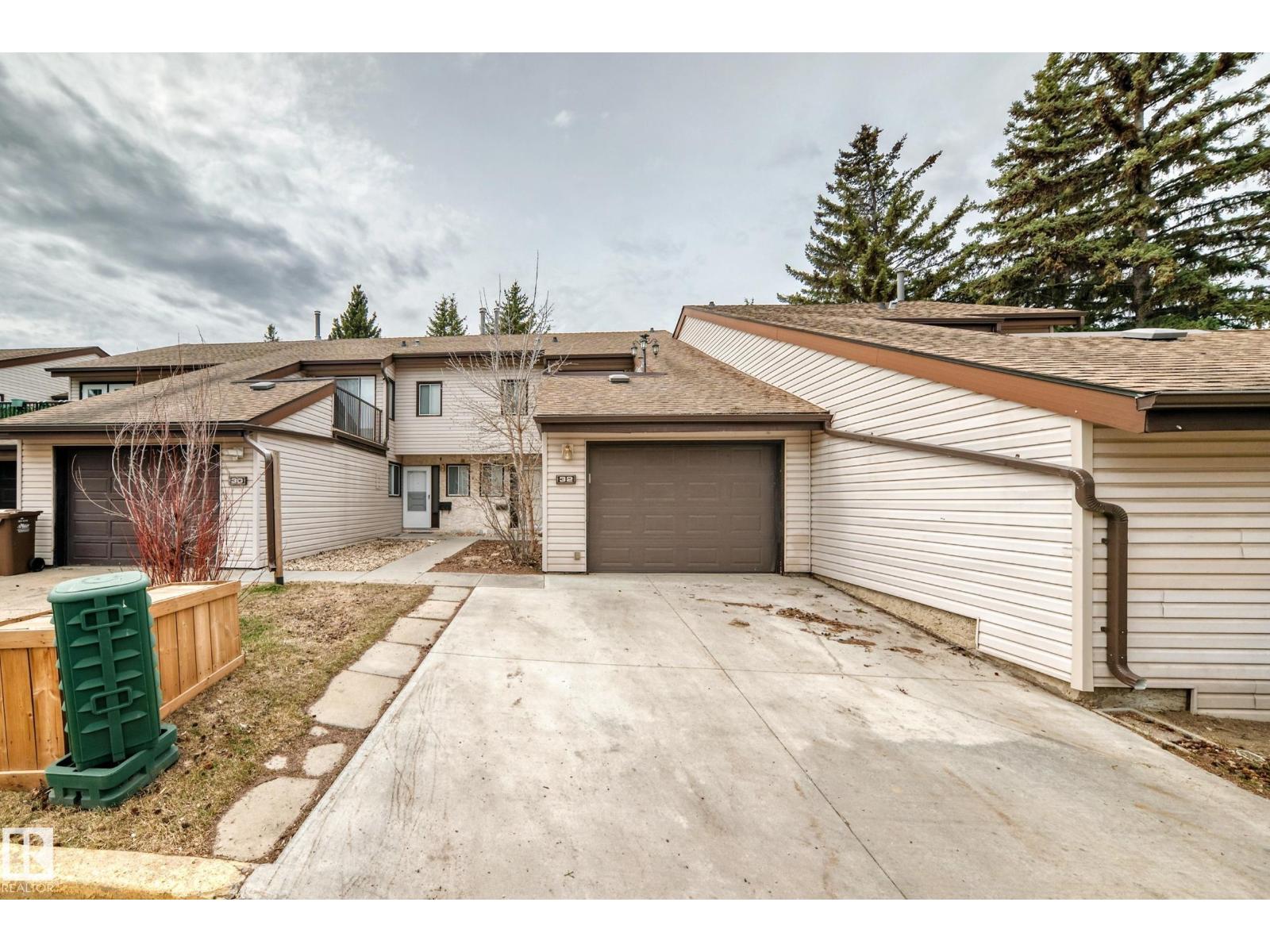 32 GRANDIN WOODS, St. Albert
