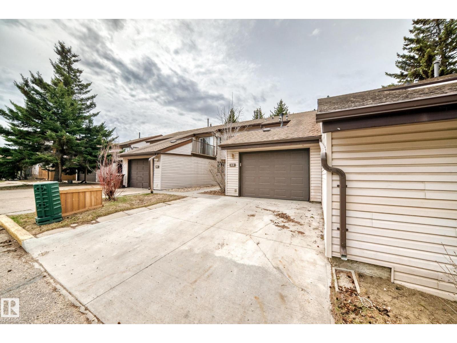32 GRANDIN WOODS, St. Albert