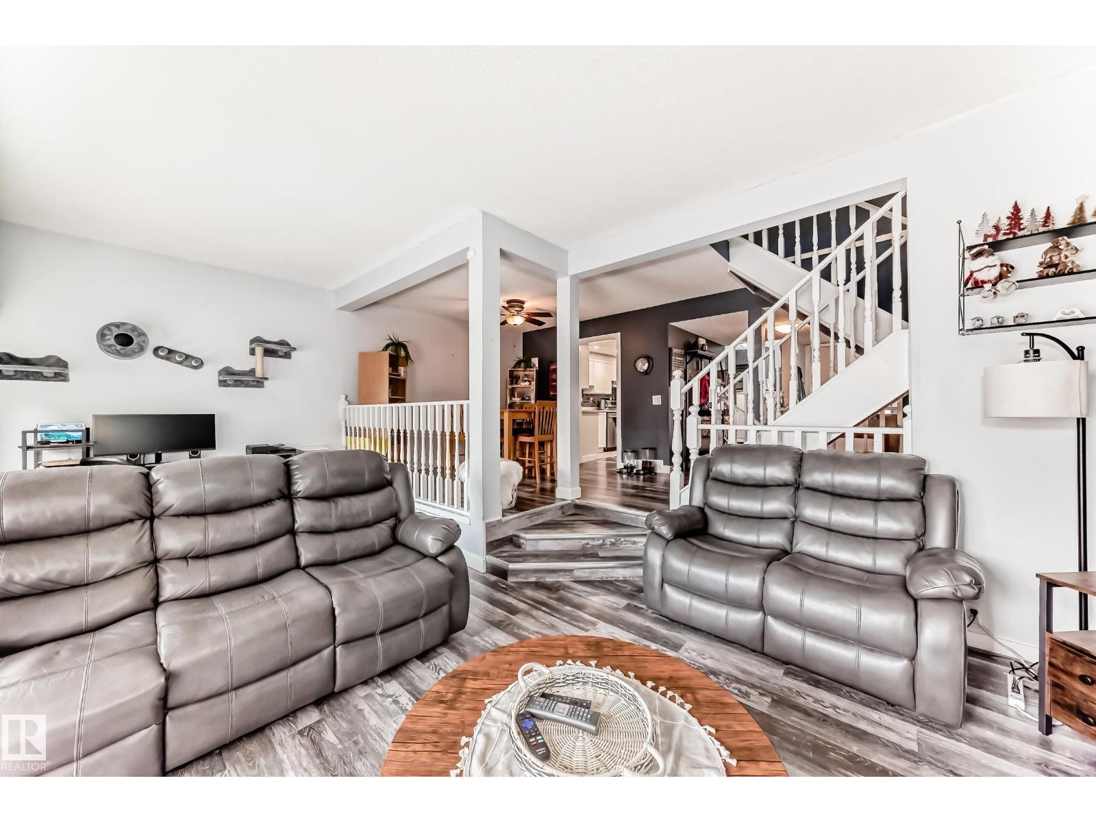 32 GRANDIN WOODS, St. Albert