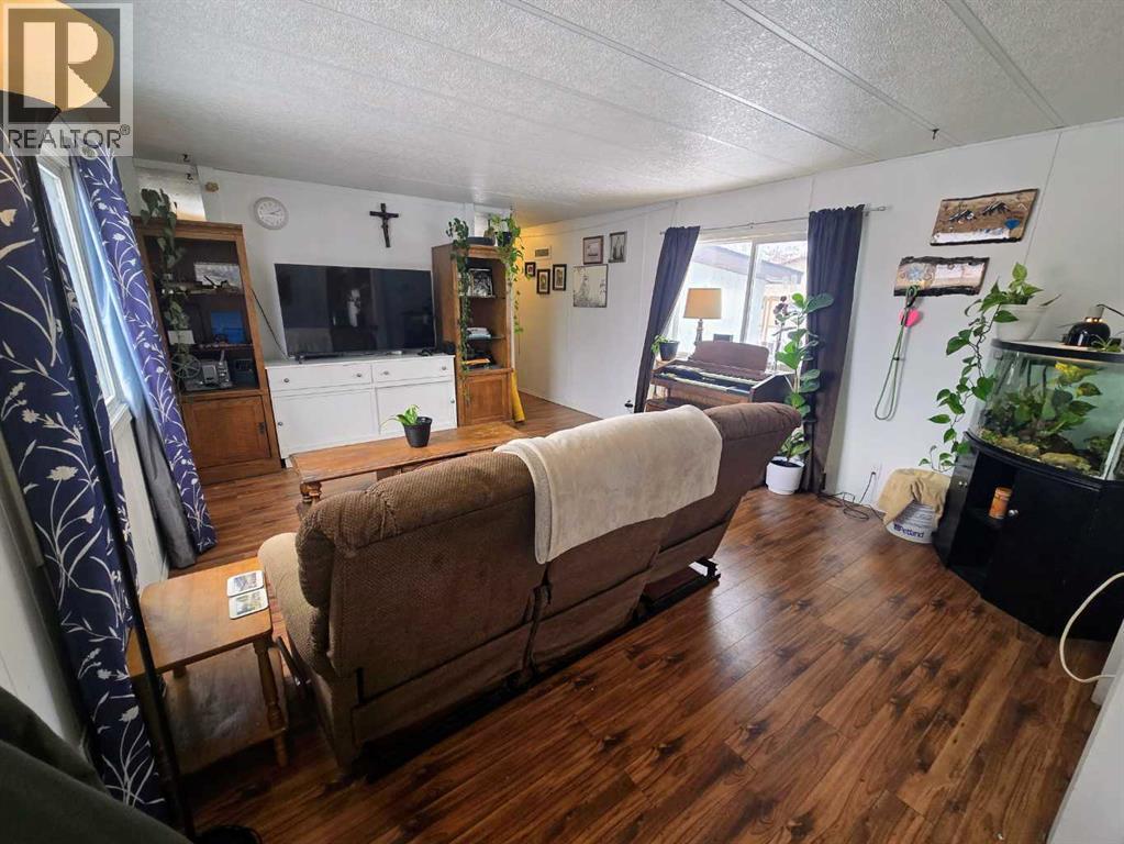 6038 Spruce Crescent — photo 8