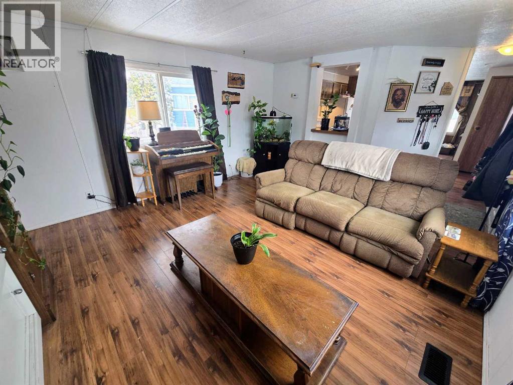 6038 Spruce Crescent — photo 9