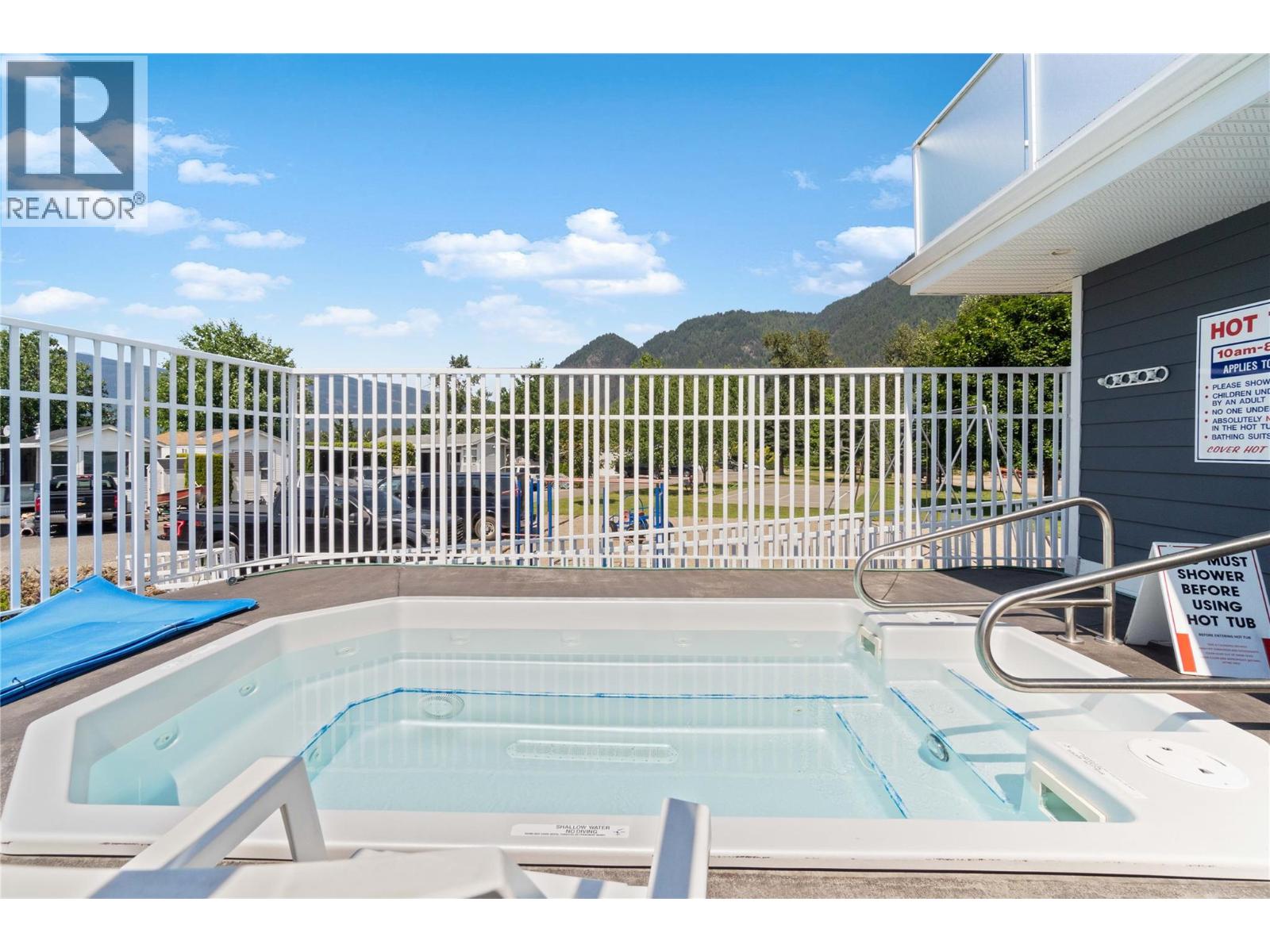 1455 Silver Sands Road Unit# 16, Sicamous