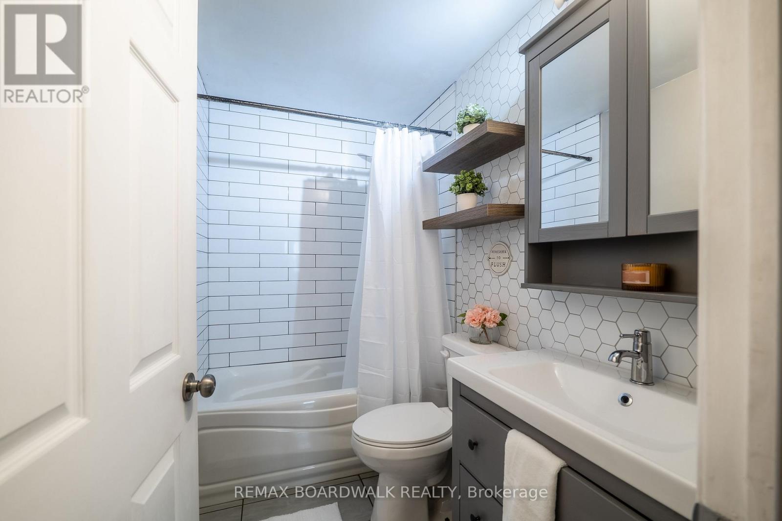 885 TOWNLINE ROAD - 32