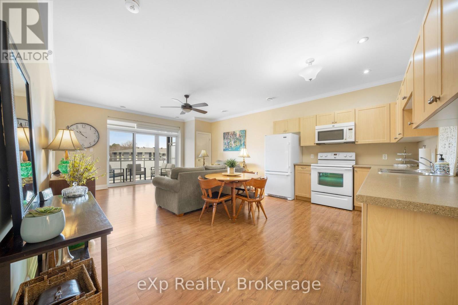 #302 20A SILVER BIRCH COURT - 10