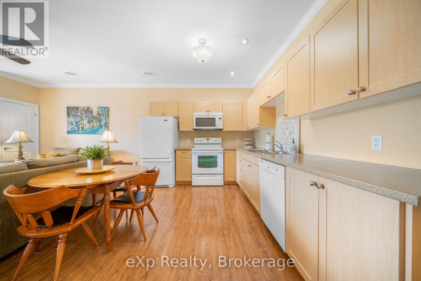 #302 20A SILVER BIRCH COURT - 12