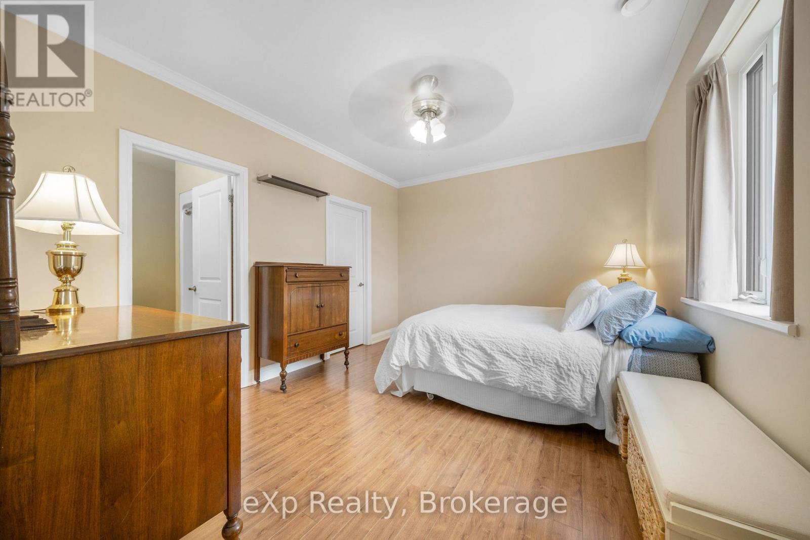 #302 20A SILVER BIRCH COURT - 16