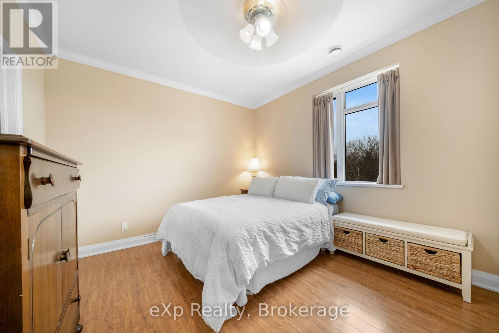 #302 20A SILVER BIRCH COURT - 17