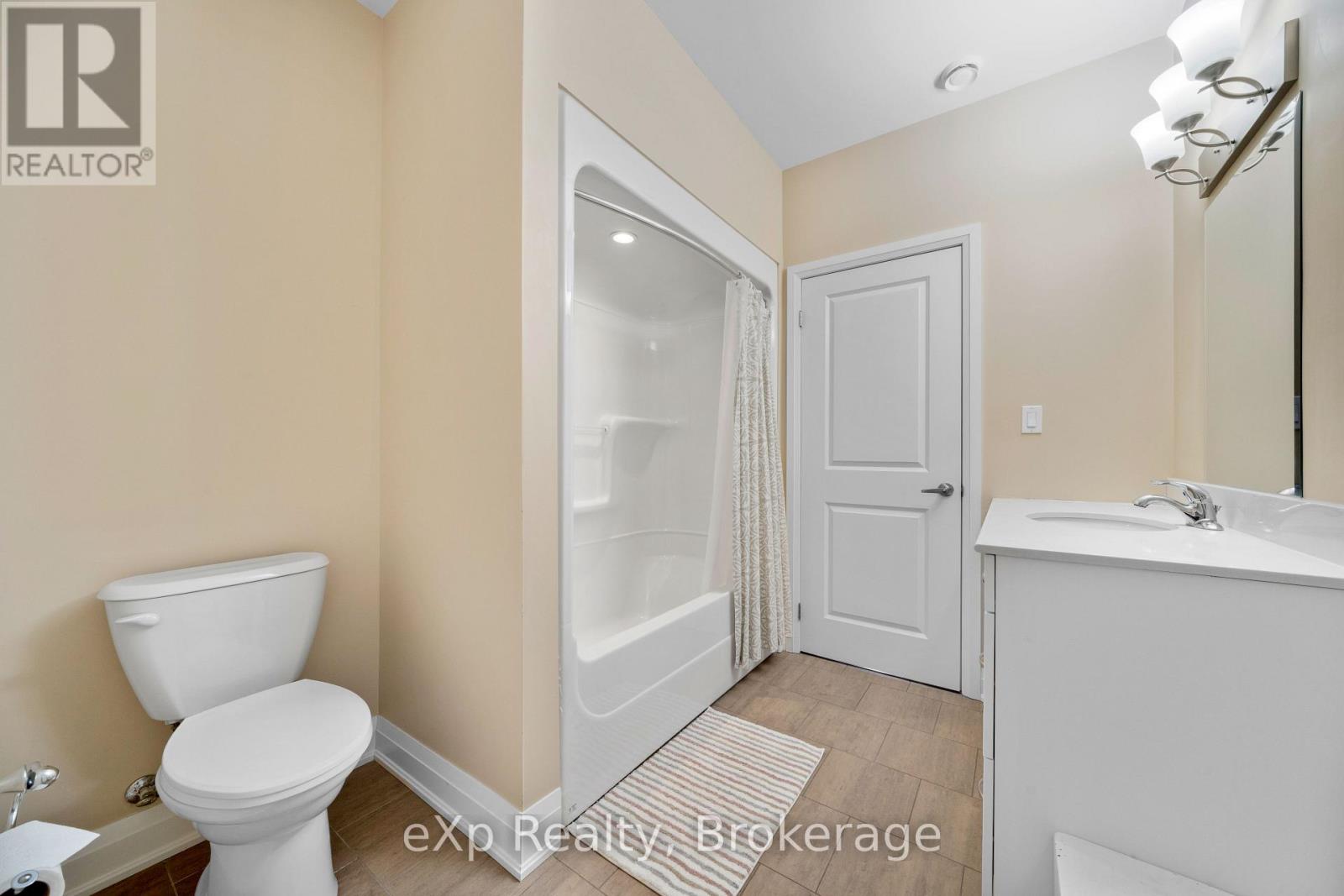#302 20A SILVER BIRCH COURT - 19