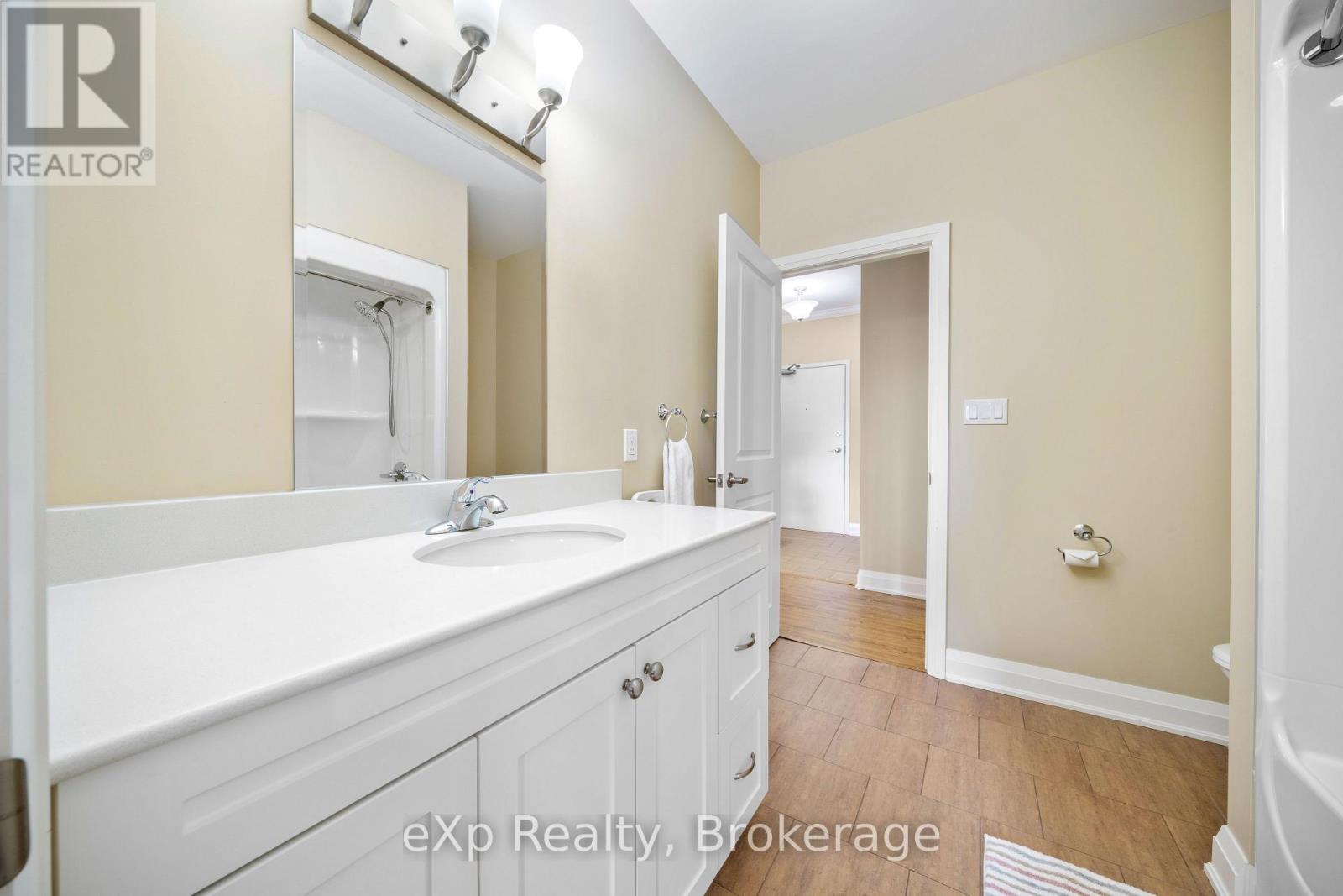 #302 20A SILVER BIRCH COURT - 20