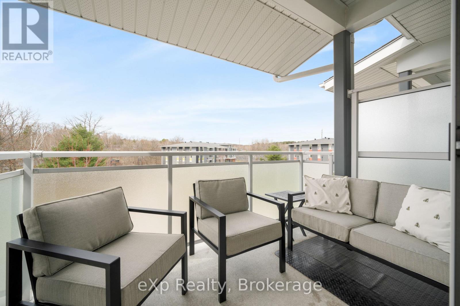 #302 20A SILVER BIRCH COURT - 22