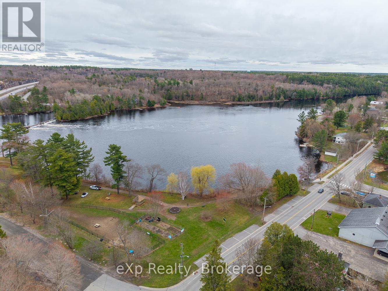#302 20A SILVER BIRCH COURT - 26