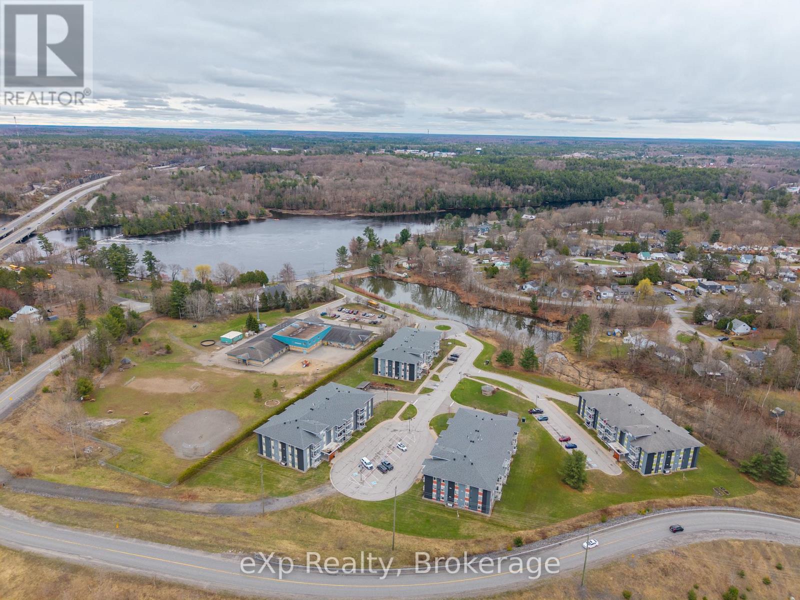#302 20A SILVER BIRCH COURT - 4