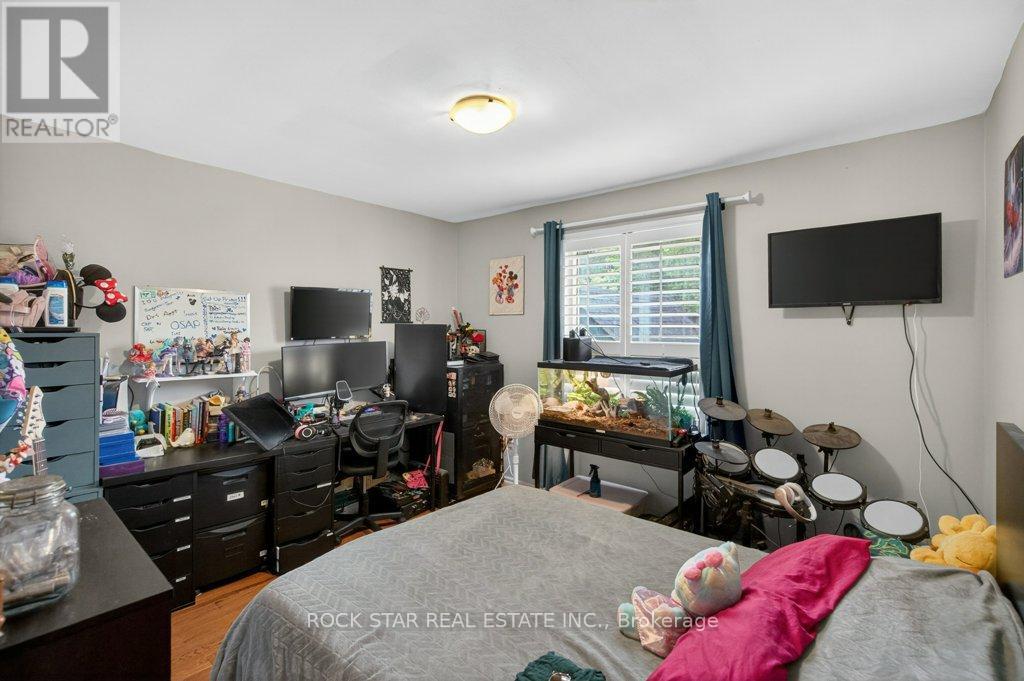 40 MAYFLOWER AVENUE - 12