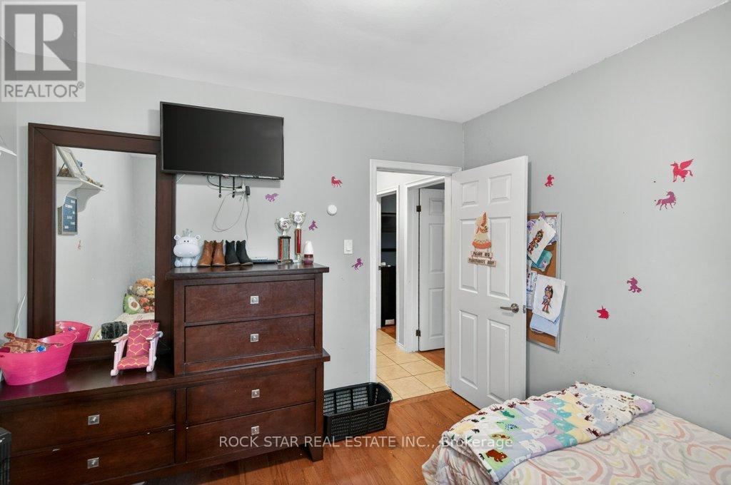 40 MAYFLOWER AVENUE - 16