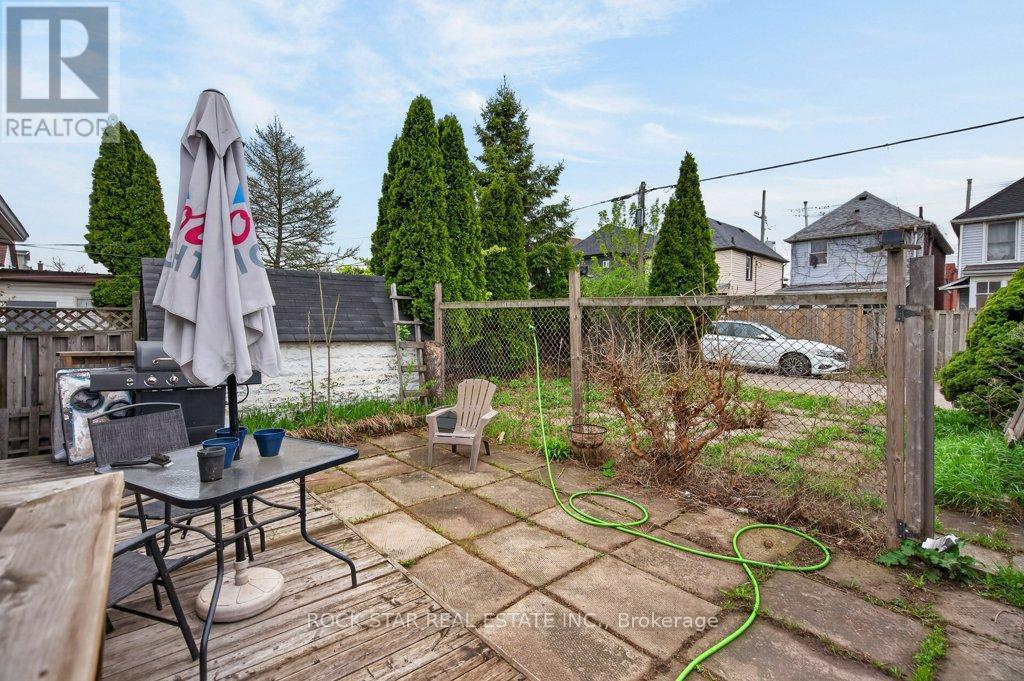 40 MAYFLOWER AVENUE - 33