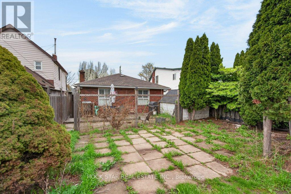 40 MAYFLOWER AVENUE - 36