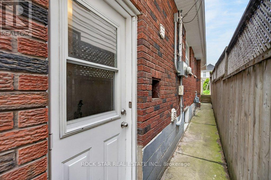 40 MAYFLOWER AVENUE - 38