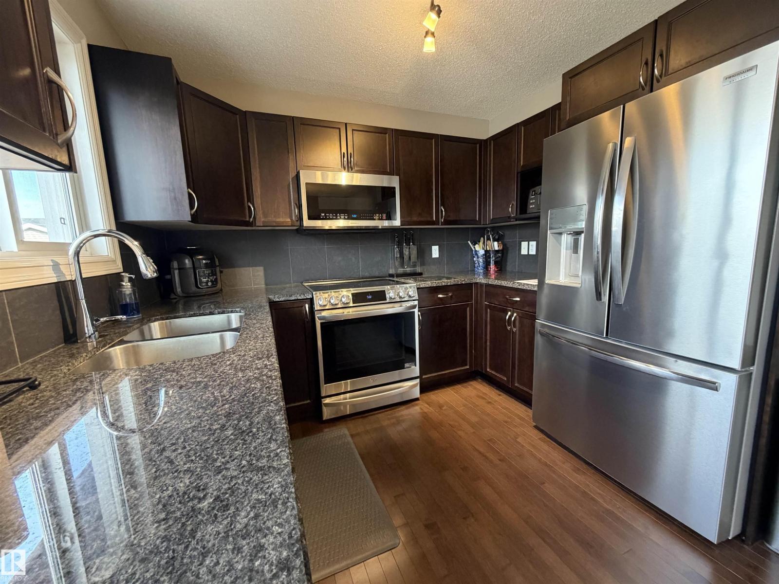 5204 4 AV SW, Edmonton