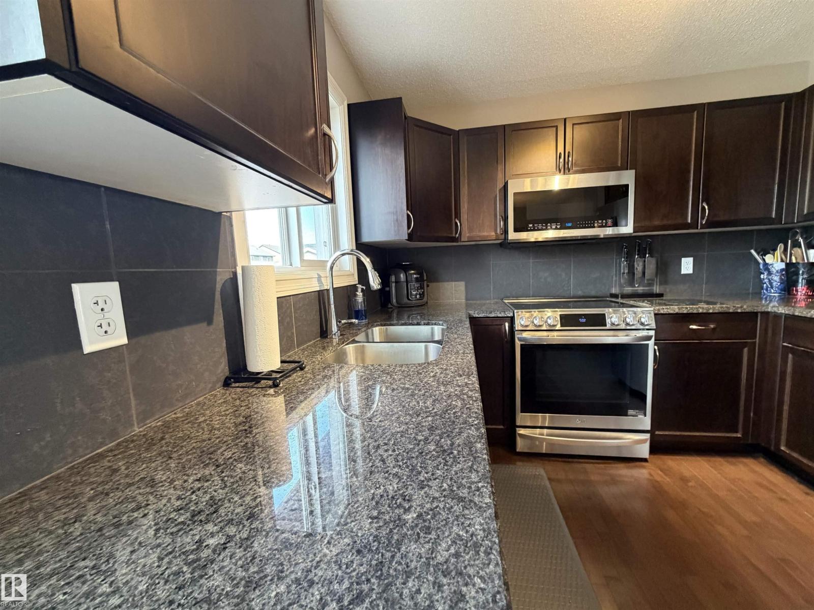 5204 4 AV SW, Edmonton