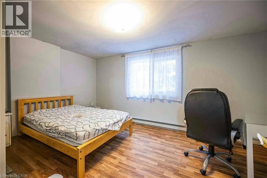 212 WESTCOURT Place, Waterloo, Ontario, N2L2R7 — Photo 7