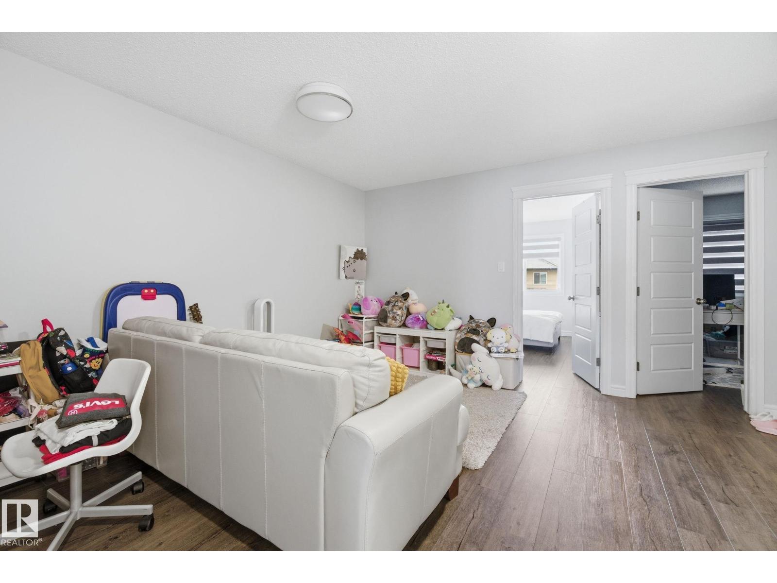9942 222A ST NW, Edmonton