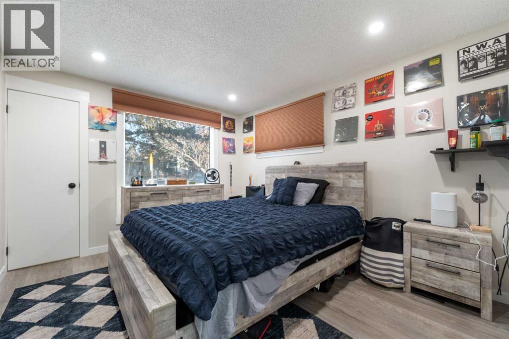 4608 70 Street NW - 18