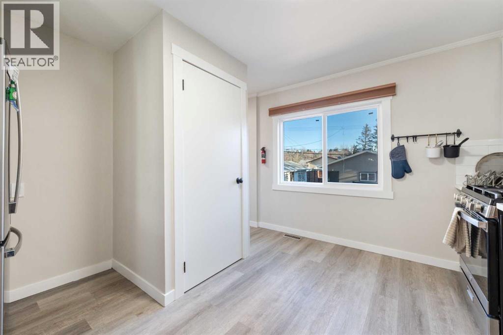 4608 70 Street NW - 22