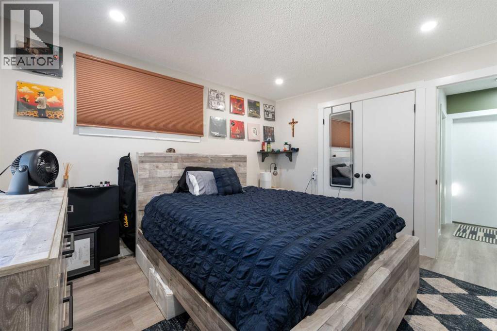 4608 70 Street NW - 19