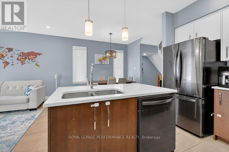 790 CAIRN CRES CRESCENT E - 18