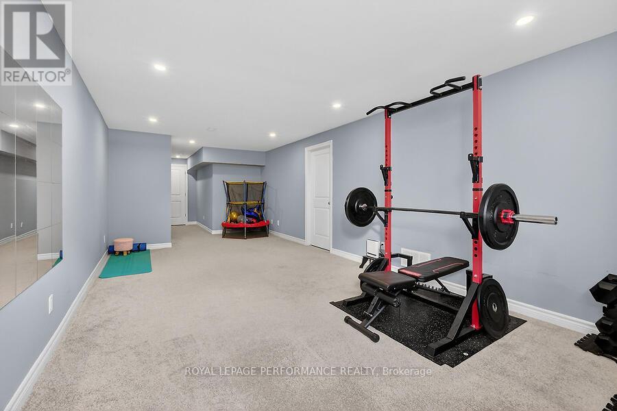 790 CAIRN CRES CRESCENT E - 32