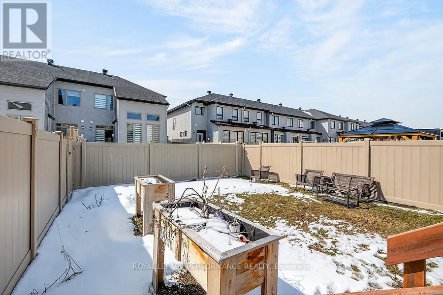 790 CAIRN CRES CRESCENT E - 34