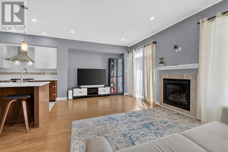 790 CAIRN CRES CRESCENT E - 9