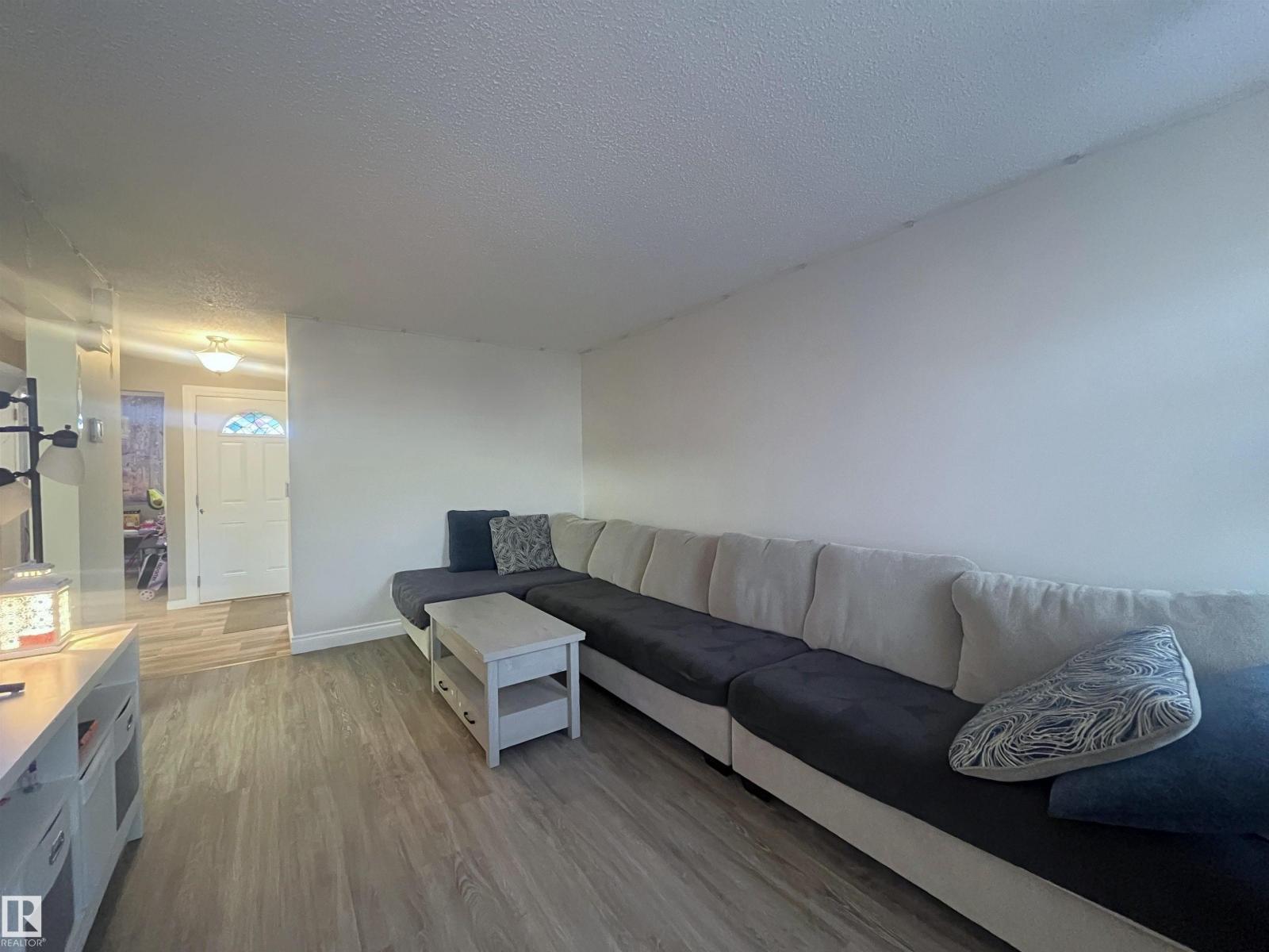 18160 96 AV NW, Edmonton