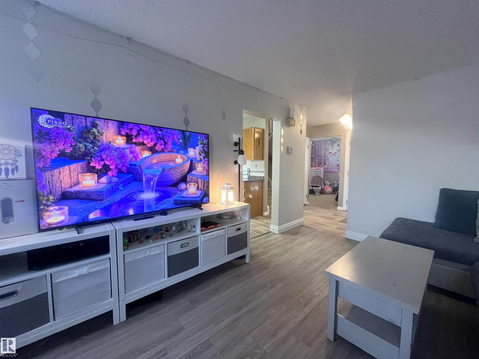 18160 96 AV NW, Edmonton