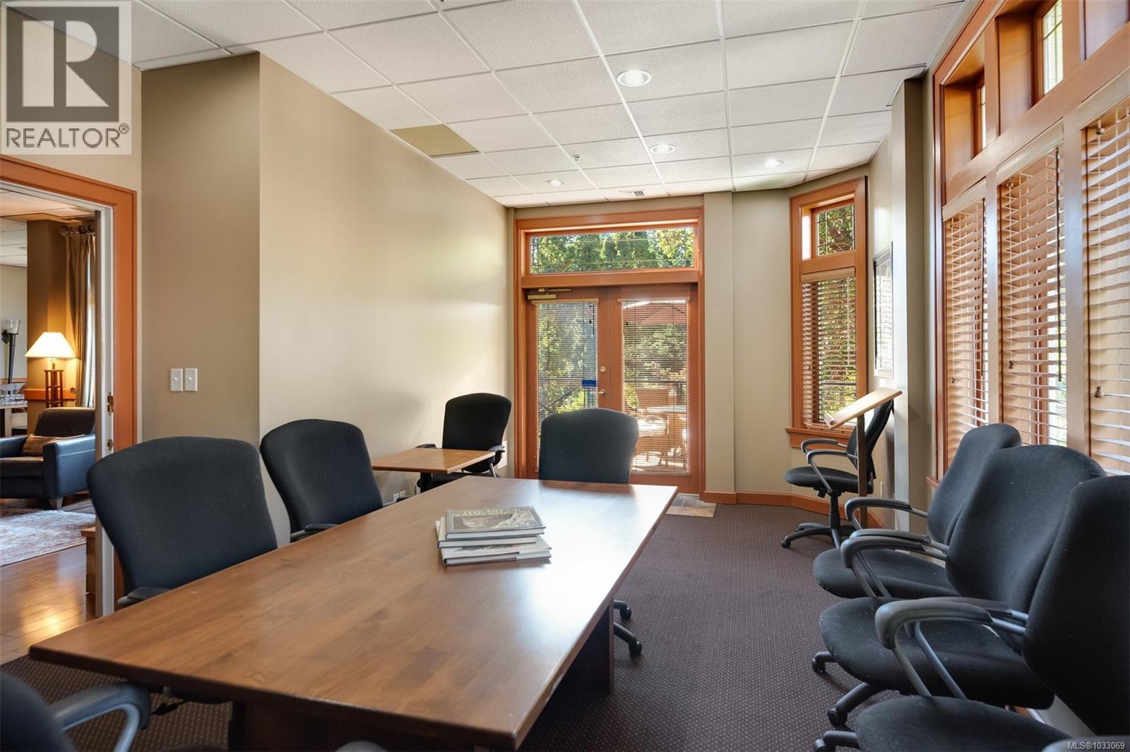 #302 2326 Harbour Rd - 27