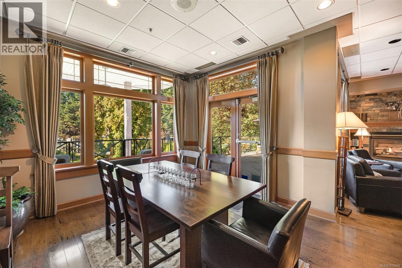 #302 2326 Harbour Rd - 25