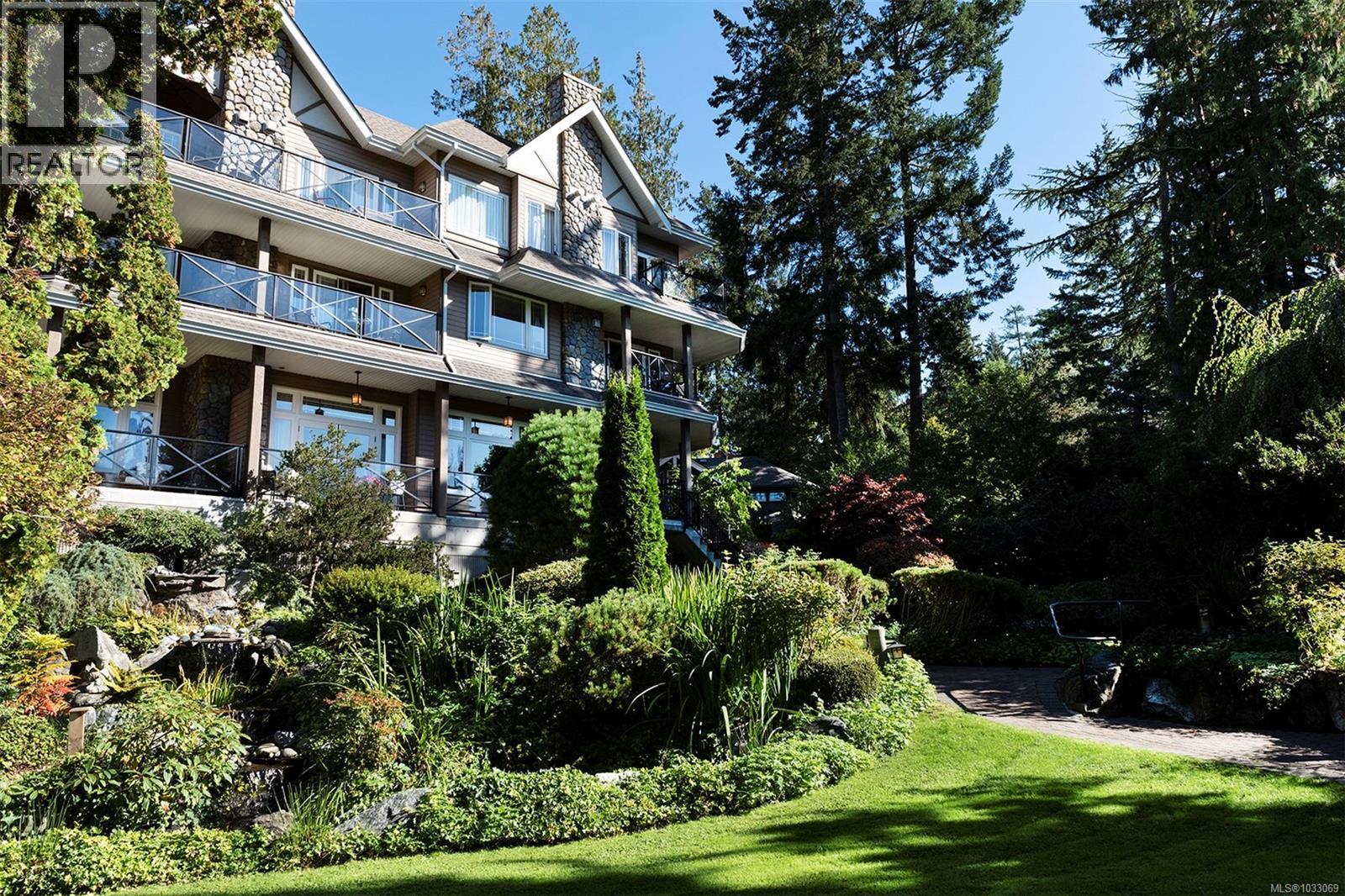 #302 2326 Harbour Rd - 37