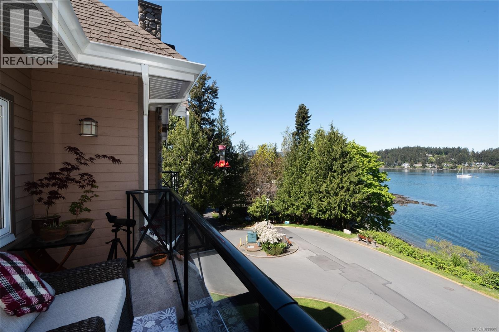 #302 2326 Harbour Rd - 45